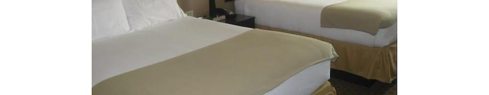 Holiday Inn Express & Suites Del Rio By Ihg Екстериор снимка