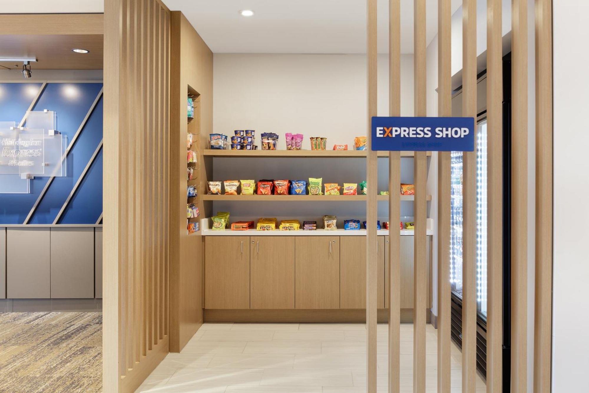 Holiday Inn Express & Suites Del Rio By Ihg Екстериор снимка