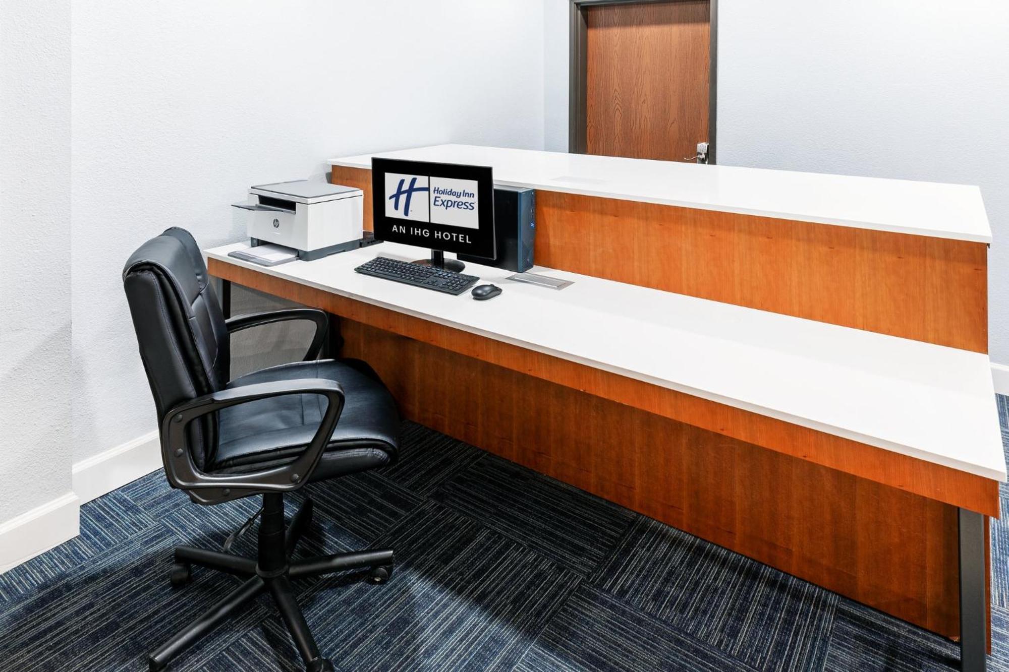 Holiday Inn Express & Suites Del Rio By Ihg Екстериор снимка