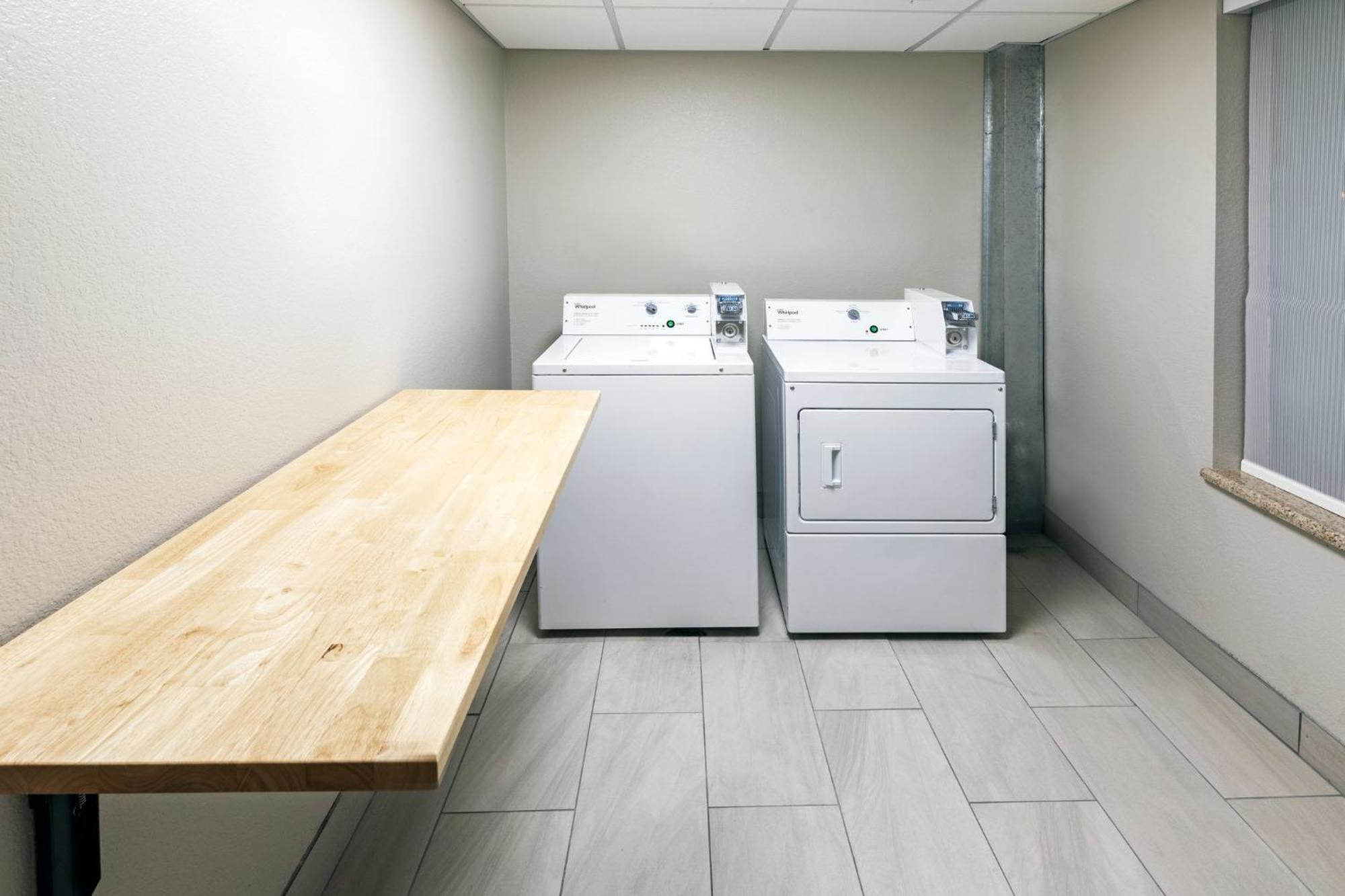 Holiday Inn Express & Suites Del Rio By Ihg Екстериор снимка