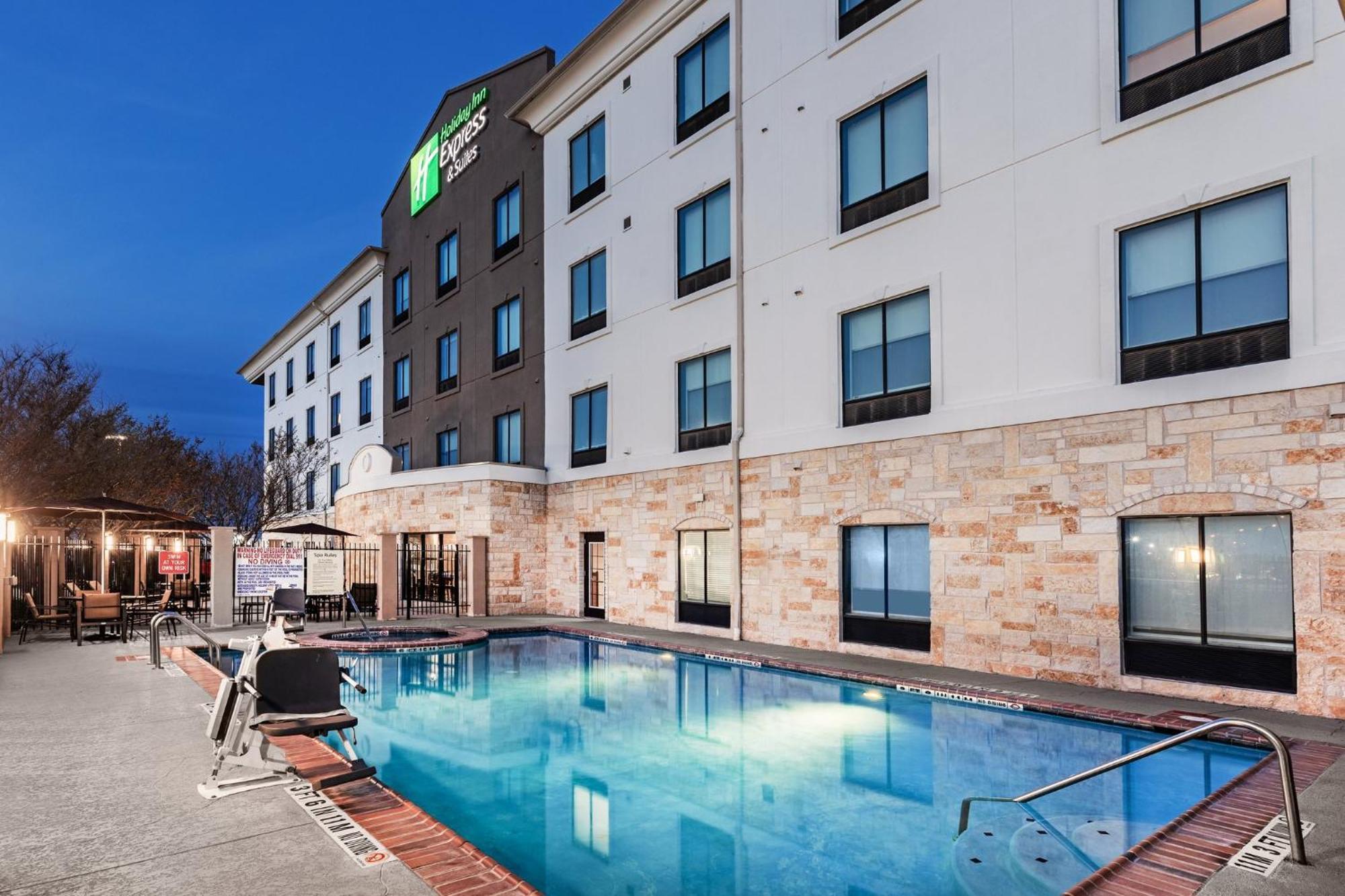 Holiday Inn Express & Suites Del Rio By Ihg Екстериор снимка