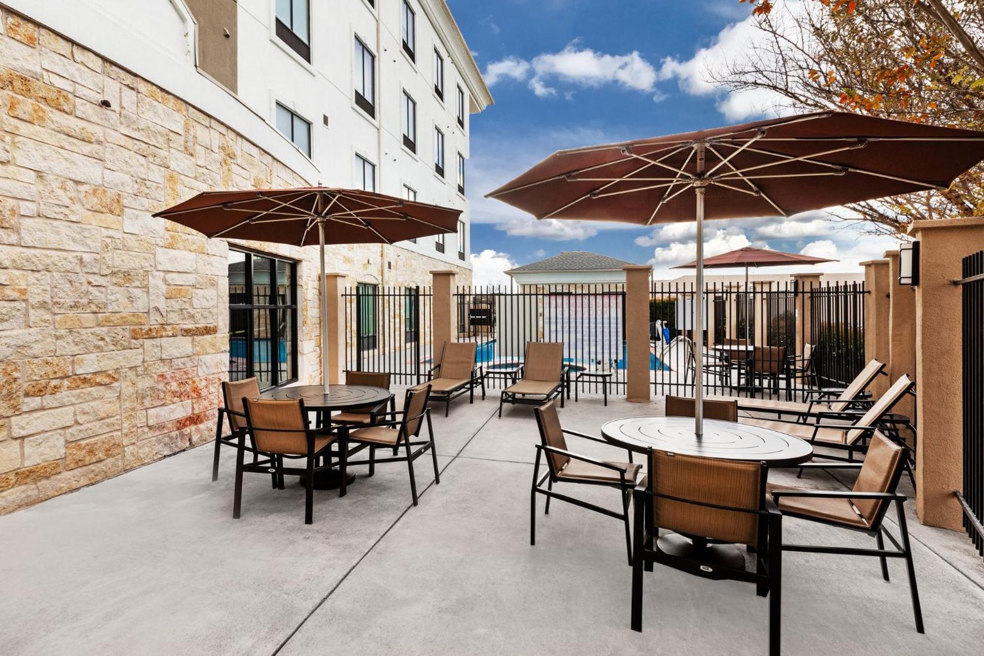 Holiday Inn Express & Suites Del Rio By Ihg Екстериор снимка