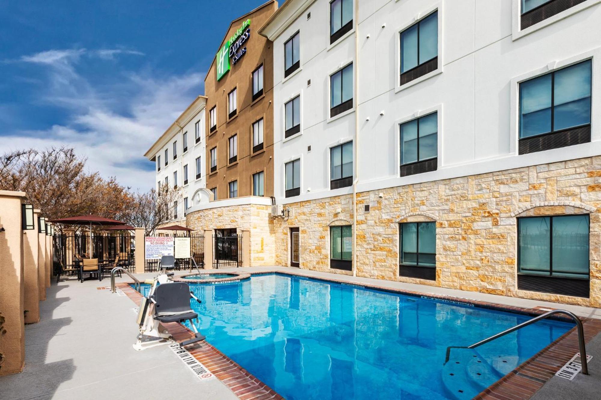 Holiday Inn Express & Suites Del Rio By Ihg Екстериор снимка